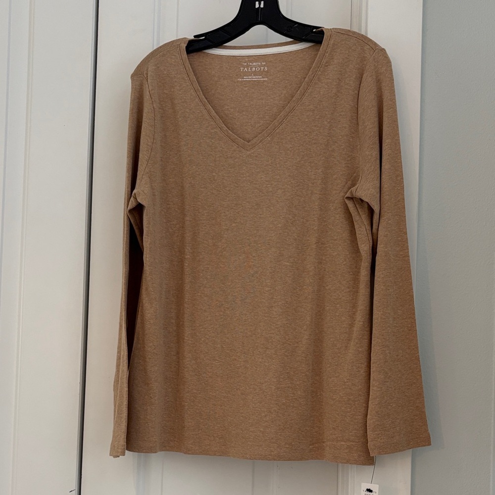 Talbot’s v-neck long sleeve tee in Toasted Coconut